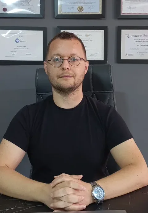 Klinik Psikolog Metin Olataş’ın portre fotoğrafı